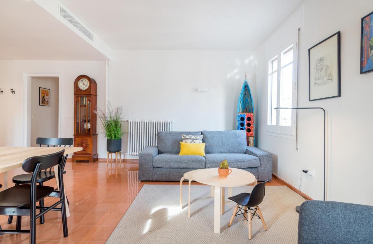 New Top Floor Apt With A Lot Of Light & Aircon 赫罗纳 外观 照片