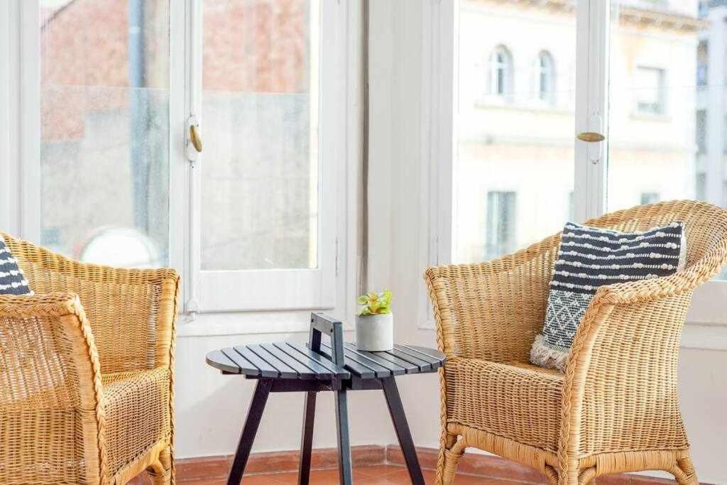 New Top Floor Apt With A Lot Of Light & Aircon 赫罗纳 外观 照片