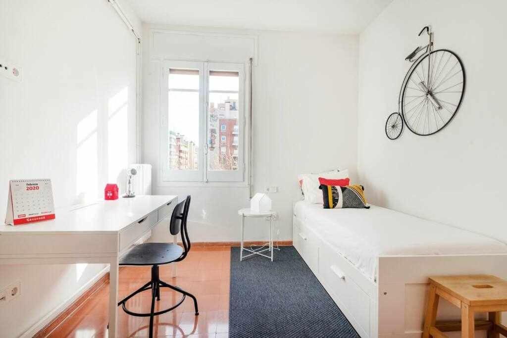 New Top Floor Apt With A Lot Of Light & Aircon 赫罗纳 外观 照片