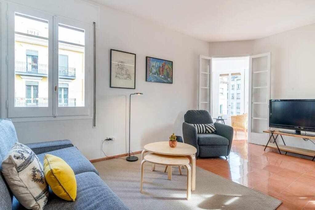 New Top Floor Apt With A Lot Of Light & Aircon 赫罗纳 外观 照片