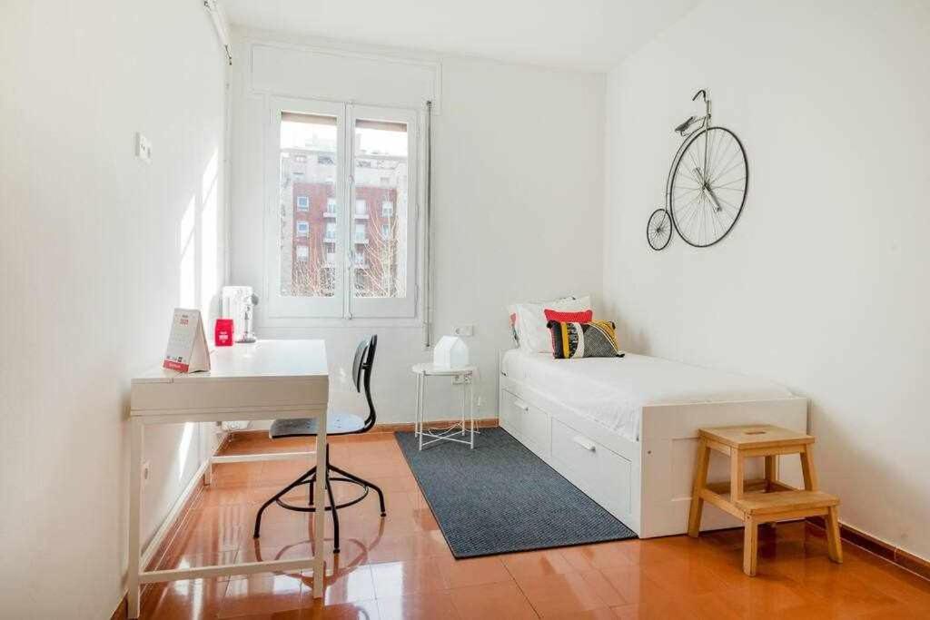 New Top Floor Apt With A Lot Of Light & Aircon 赫罗纳 外观 照片