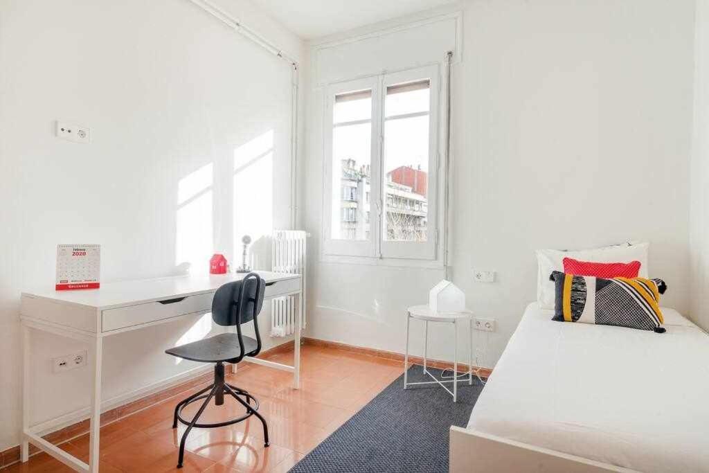 New Top Floor Apt With A Lot Of Light & Aircon 赫罗纳 外观 照片