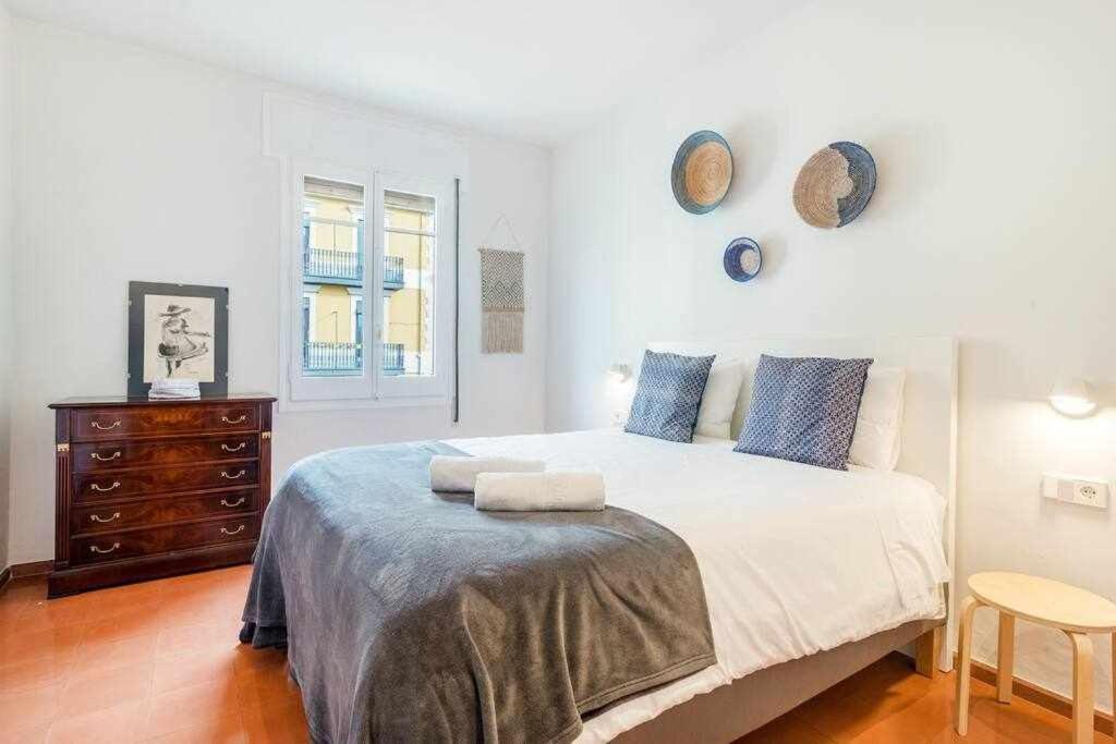 New Top Floor Apt With A Lot Of Light & Aircon 赫罗纳 外观 照片