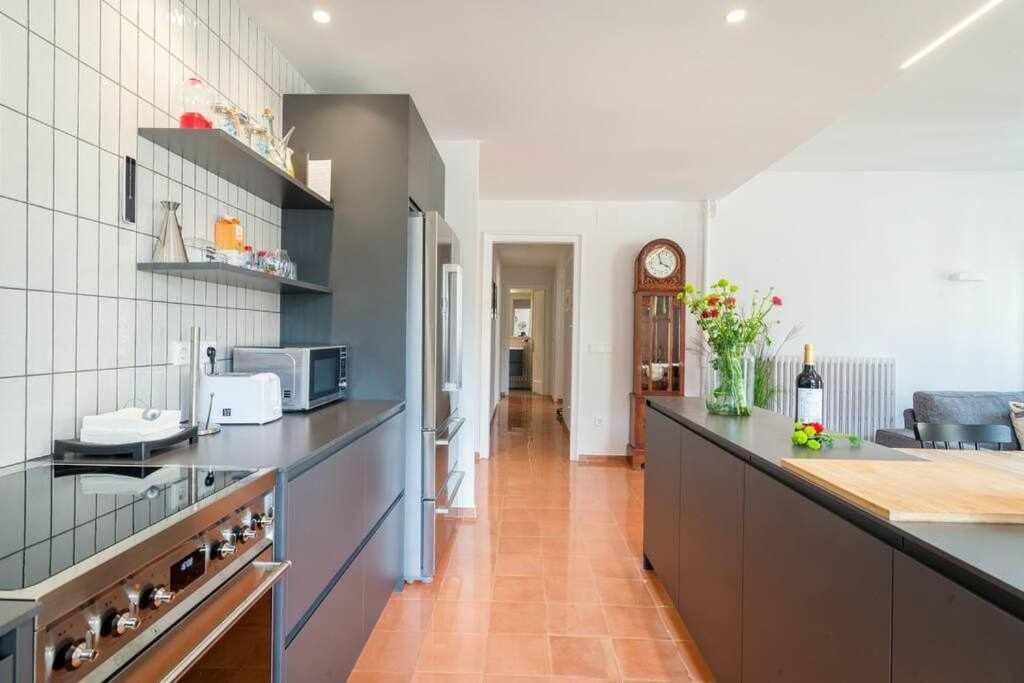 New Top Floor Apt With A Lot Of Light & Aircon 赫罗纳 外观 照片